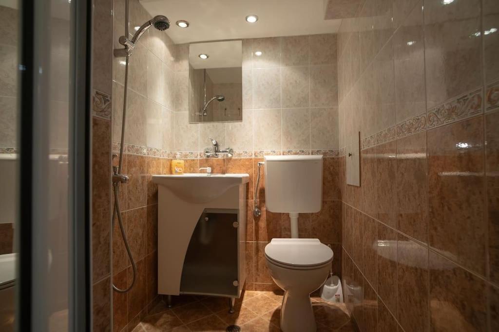 Studio With Courtyard Just Steps Away Vitosha Str София Экстерьер фото