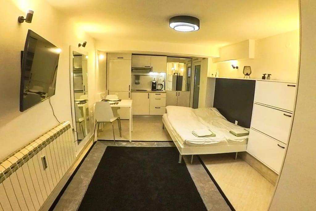 Studio With Courtyard Just Steps Away Vitosha Str София Экстерьер фото