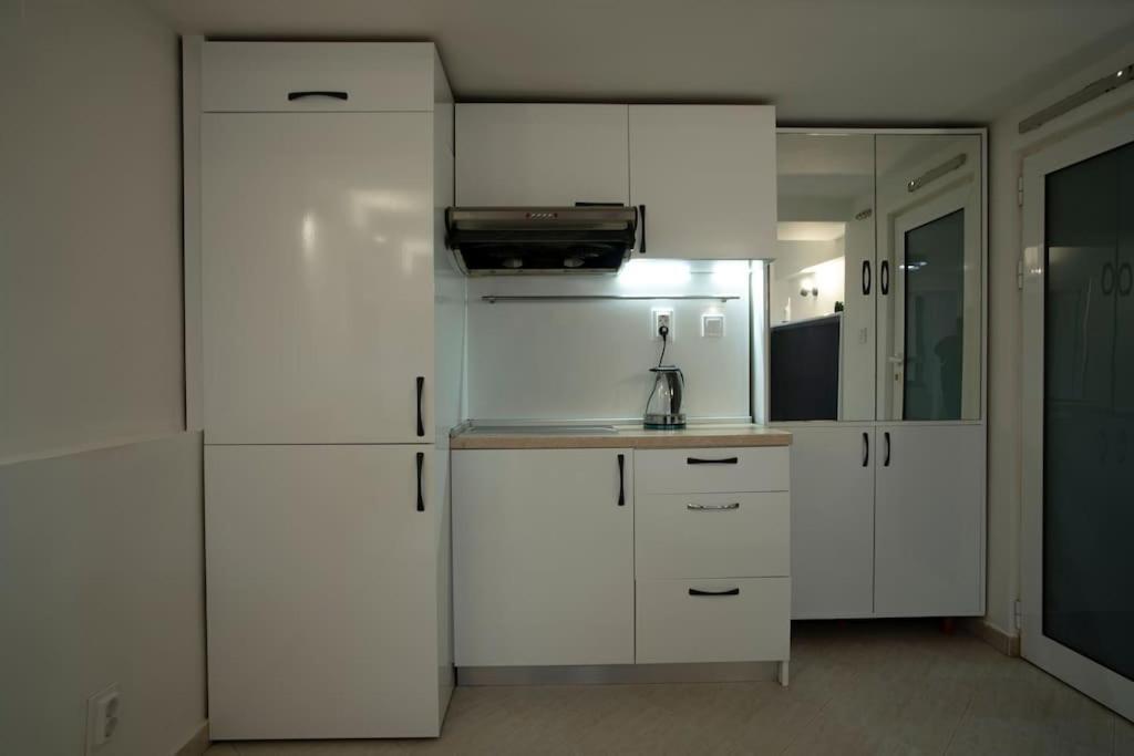 Studio With Courtyard Just Steps Away Vitosha Str София Экстерьер фото